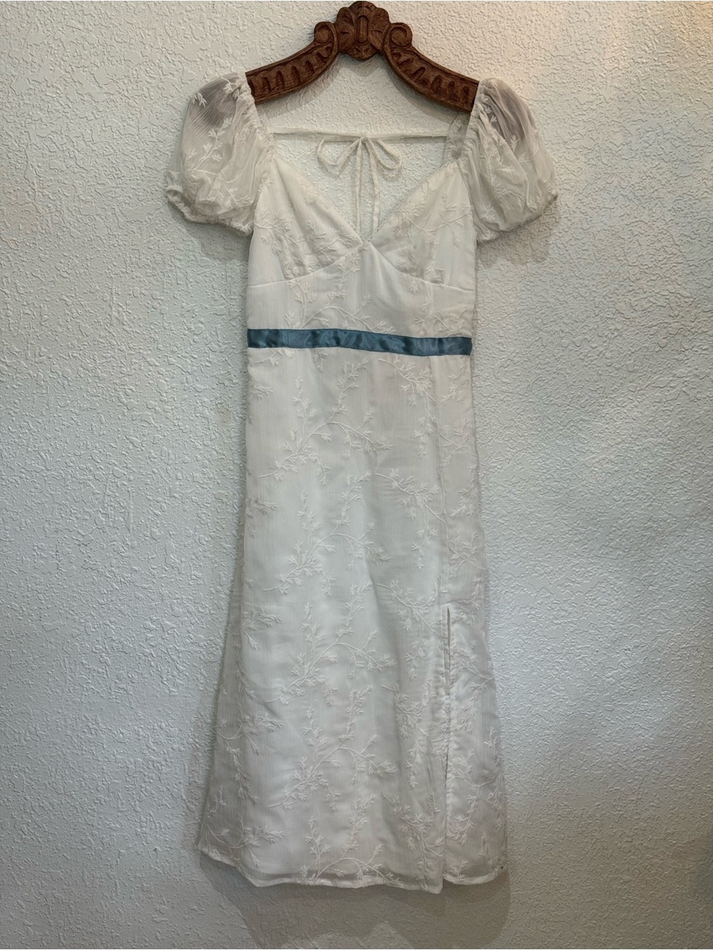 Audrey Parks x Francesca’s White Embroidered Puff Sleeve Midi Dress Size Small